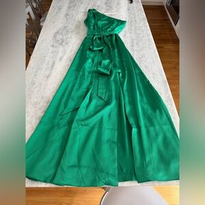 Monique Lhuillier One-Shoulder Clover Green Hammered Satin Gown